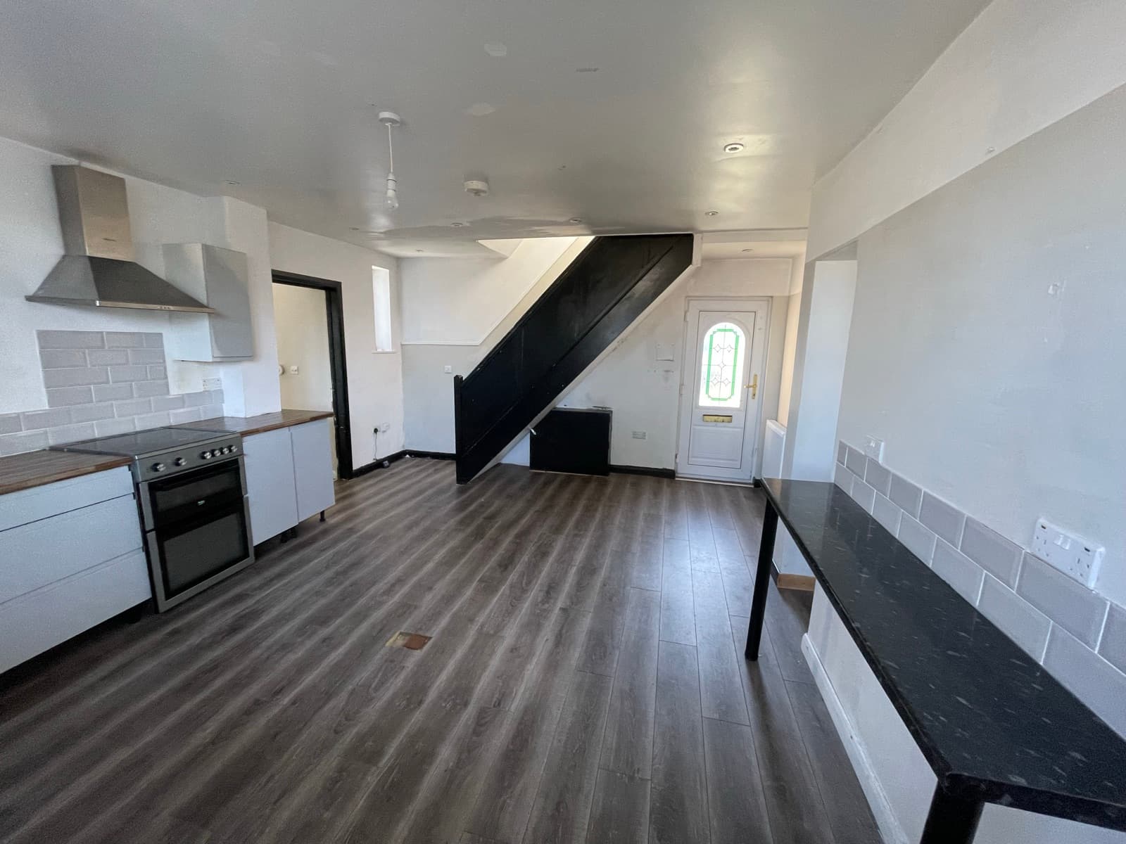 Kitchen with electric range and extractor hood
