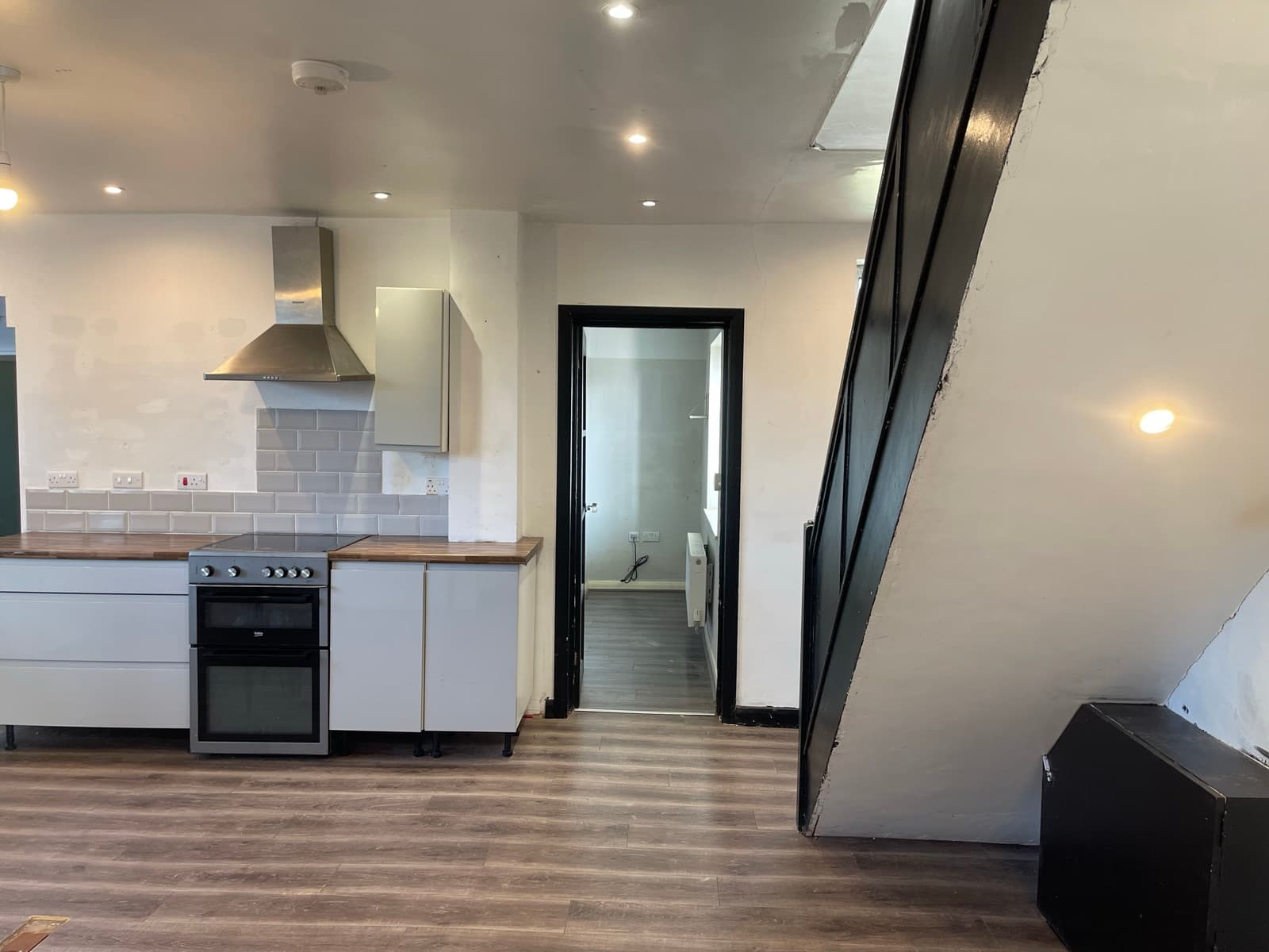Kitchen units and built-in oven